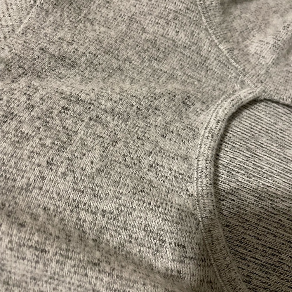 🦇 Grey heather long sleeve crop sweater. Size Medium - Picture 10 of 11
